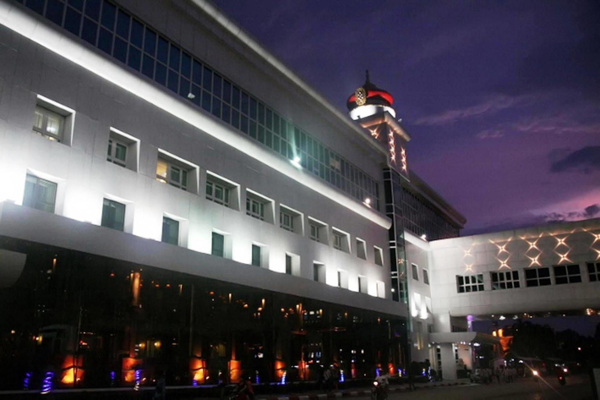 Grand Diamond City Hotel & Casino Poipet Ngoại thất bức ảnh